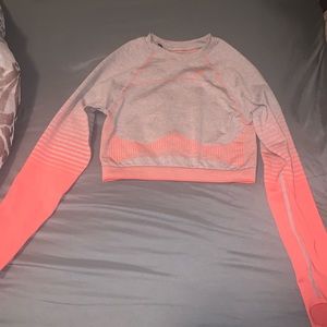 Gym shark cropped top